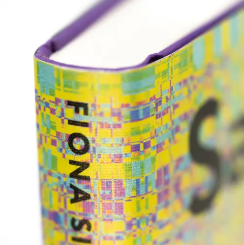 Ecco Lgbtqia+-Am Samstag gehen die Mädchen in den Wald und jagen Sachen in die Luft