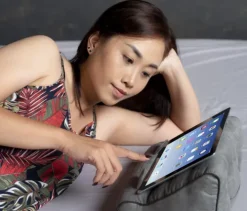 Bookchair Vertrieb Lesen & Geschichten-Bookcouch Grau | Lesekissen für Bücher und Tablets | Buchständer | Tablethalter | Lesehillfe | Deutsche Ausgabe