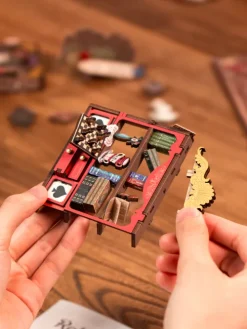 Booknook: Alice Adventure*Robotime Outlet