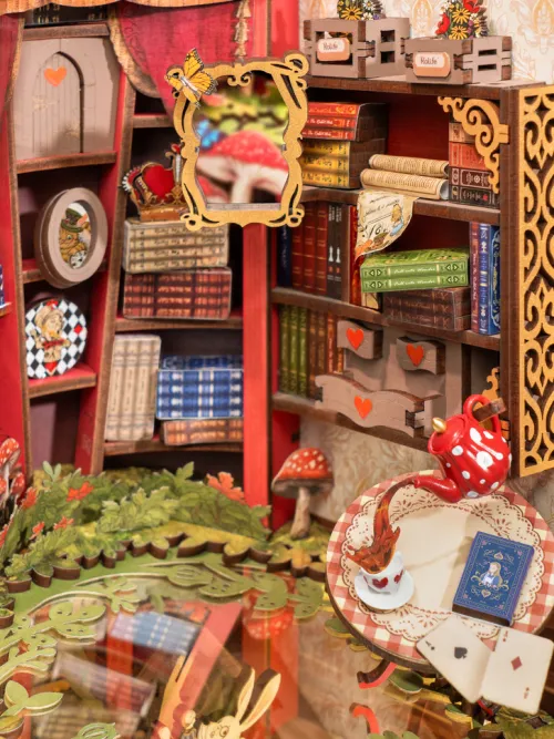 Booknook: Alice Adventure*Robotime Outlet