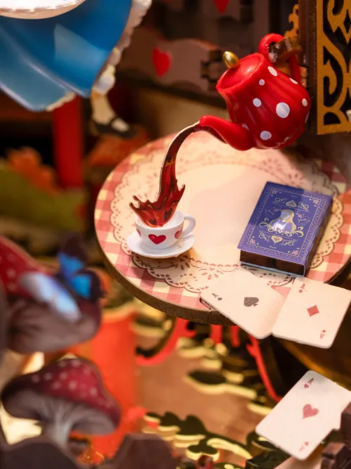 Booknook: Alice Adventure*Robotime Outlet