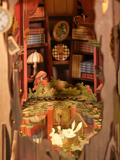 Booknook: Alice Adventure*Robotime Outlet