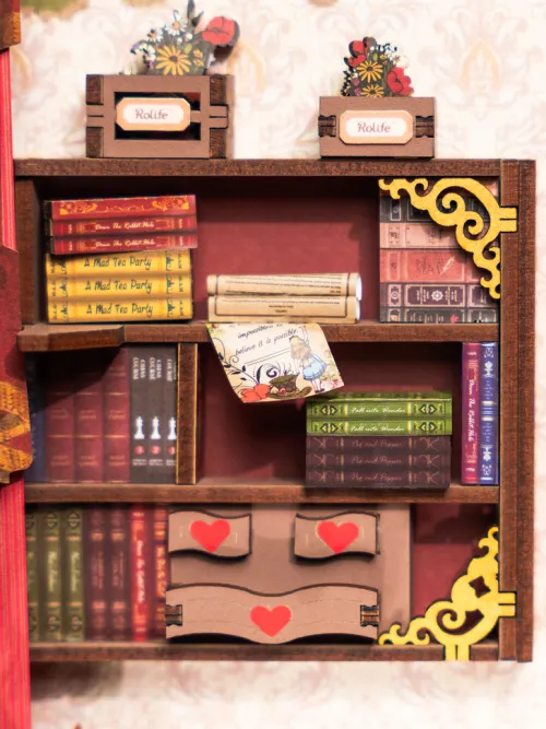 Booknook: Alice Adventure*Robotime Outlet