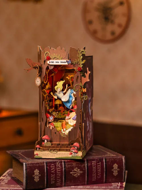 Booknook: Alice Adventure*Robotime Outlet