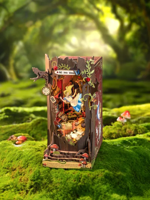 Booknook: Alice Adventure*Robotime Outlet