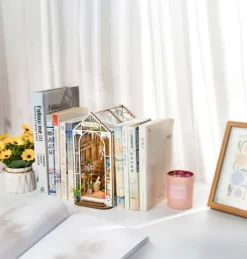 booknook: Gardenhouse*Robotime Clearance