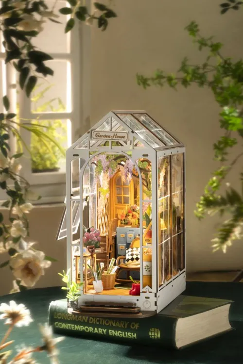 booknook: Gardenhouse*Robotime Clearance
