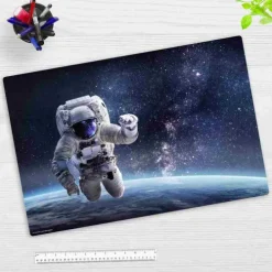 Cover-your-desk Schreibtischunterlagen*Schreibtischunterlage für Kinder und Erwachsene Astronaut im Weltall, aus hochwertigem Vinyl , 60 x 40 cm