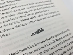 Piper Verlag GmbH Sports Romance*Cross the Line - Auf der Rennstrecke kämpft er um den Sieg, im Leben um ihr Herz