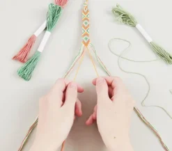 DIY Freundschaftsarmbänder Set, Neon Mix, 10 x 8 m Stickgarn in 10 verschiedenen Farben, 100 % Baumwolle und Neon 100% Polyester*Rico Design GmbH & Co.KG Online