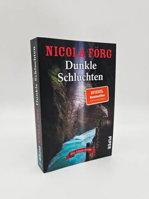 Dunkle Schluchten*Piper Verlag GmbH Clearance