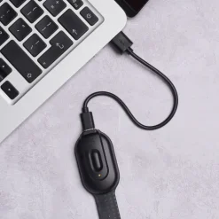 Bookchair Vertrieb Lesen & Geschichten*Flexilight RC (Black Dots) - wiederaufladbares Leselicht - 2 in 1 Leselampe & Lesezeichen - LED Leselicht - Geschenk für Leser, Buchliebhaber - Deutsche Ausgabe