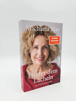 Piper Verlag GmbH Musik, Film, Theater*Hinter dem Lächeln