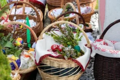 Servus Ethnologie*Magisches Räuchern und gestohlene Maibäume