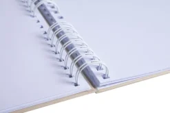 Quo Vadis Dekoration & Einrichtung-Scrapbooking-Set, Fotoalbum mit Spiralbindung, 50 Seiten weiß, 32x22 cm + Stifte, Sticker, Schablonen, Fotoecken