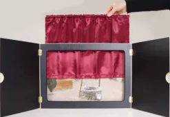 Don Bosco Medien GmbH Lesen & Geschichten*Vorhang "Mein Kamishibai" aus rotem Satin, geschmeidig und hochglänzend: Sorgt für authentische Theateratmosphäre oder Kinoflair